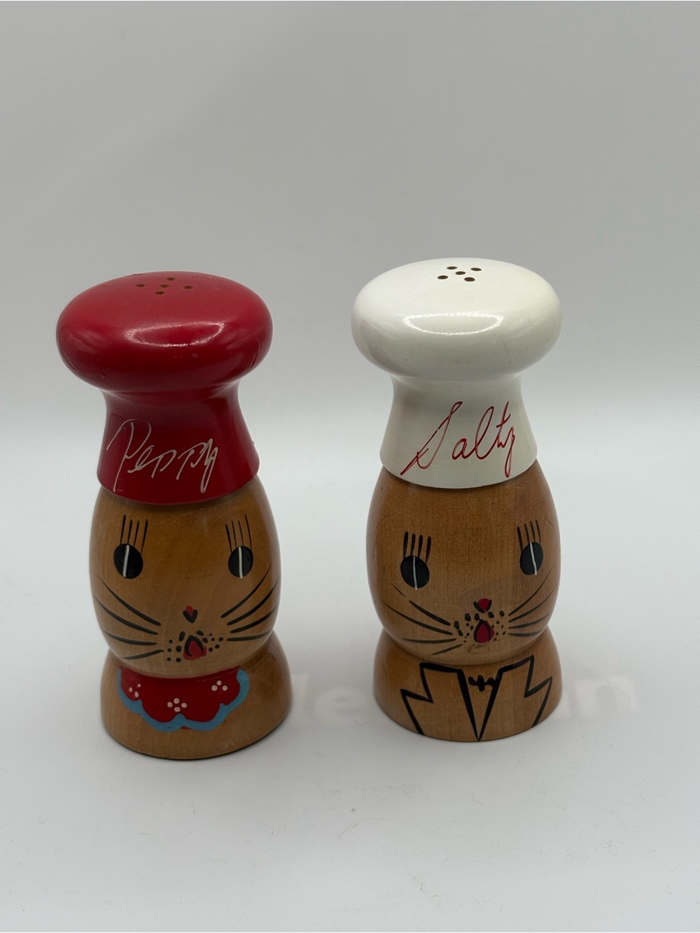 VTG Salty & Peppy Salt And Pepper Shakers Wooden Anthropomorphic Cat Chefs MCM